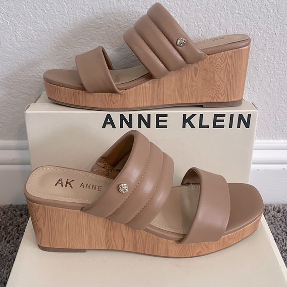 NWB Anne Klein Aknabeel Natural 9.5 Wedge - Picture 1 of 12